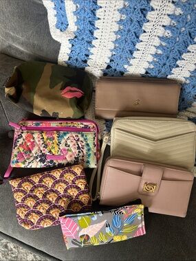 7 Vera Bradley Assorted Women's Wallets & Cosmetics Bags Bundle